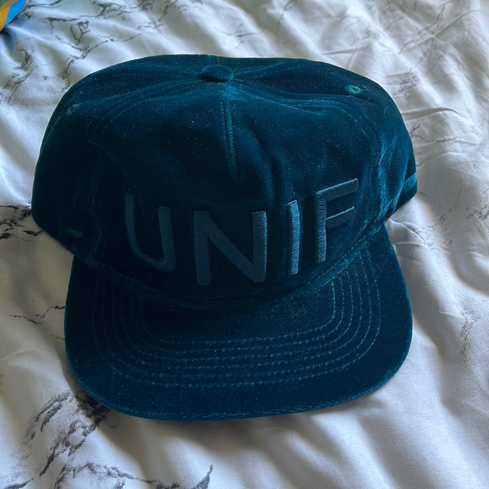 Unif velvet SnapBack